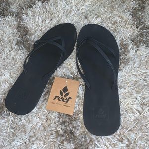Reef Beach Black Strap Sandals